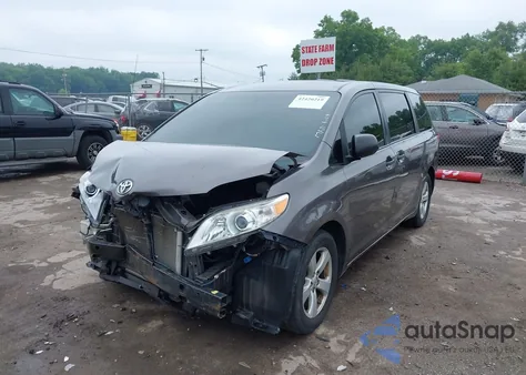2014 Toyota Sienna z USA, uszkodzony, nr VIN 5TDZK3DC5ES439593